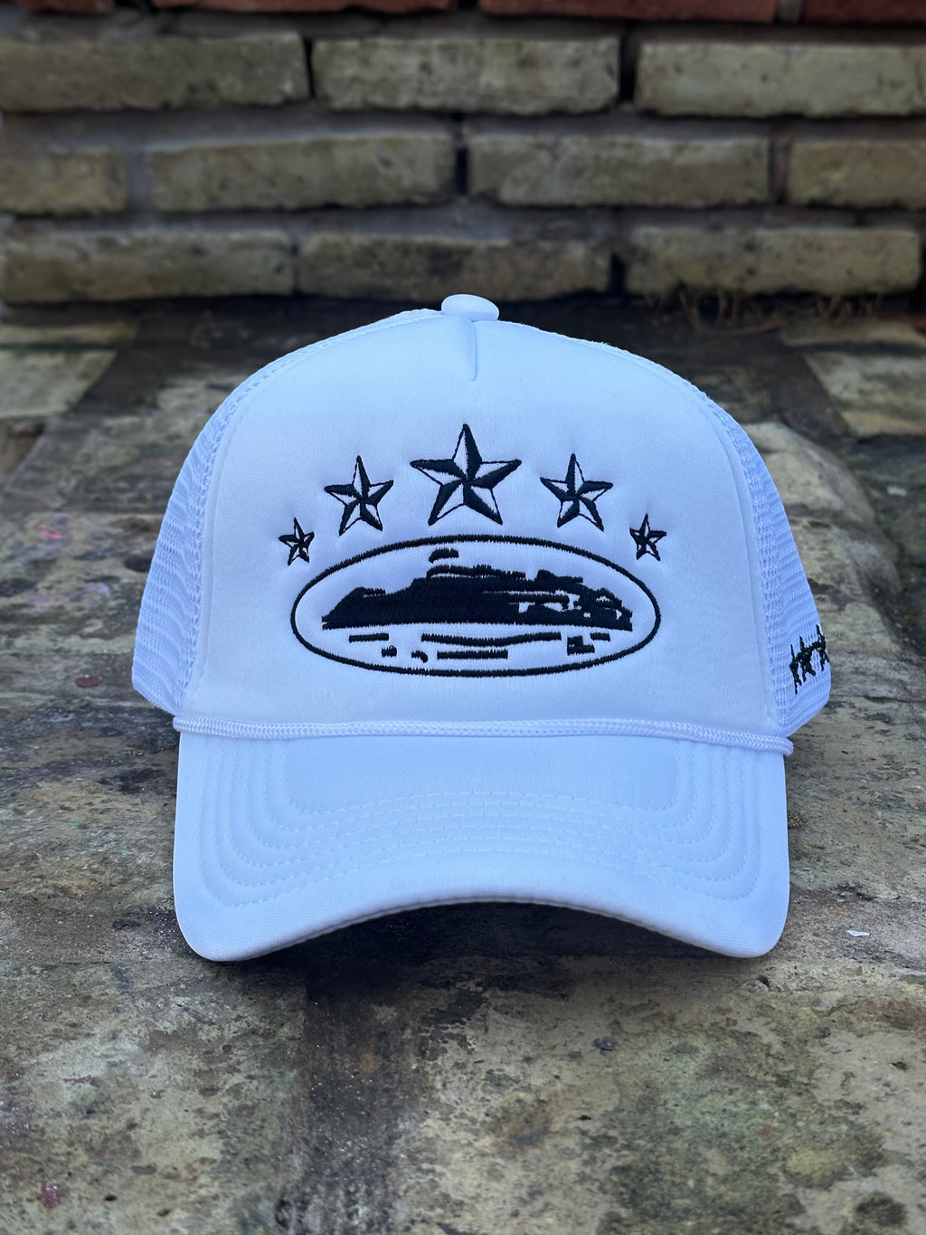 Corteiz 5 Starz Alcatraz trucker hat White