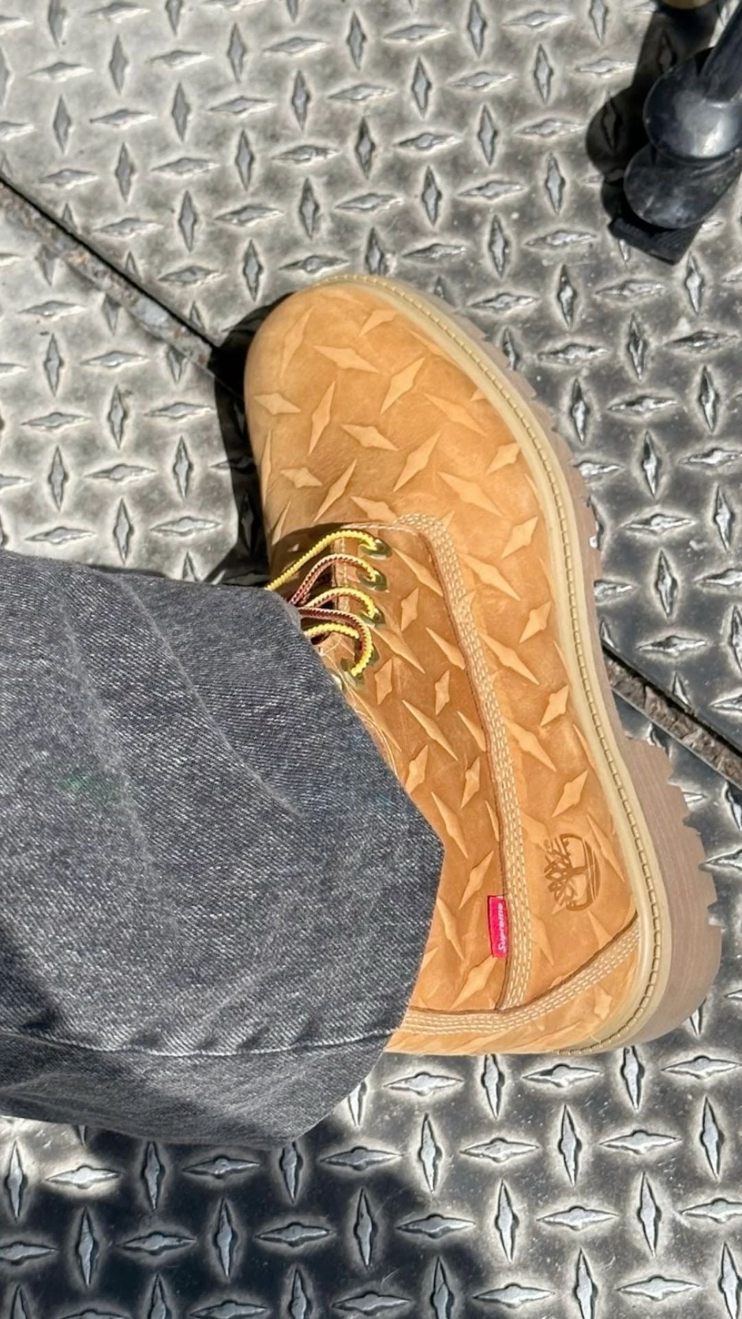 Supreme x Timberland 6-Inch Premium Waterproof Boot Embossed Diamond Plate Wheat