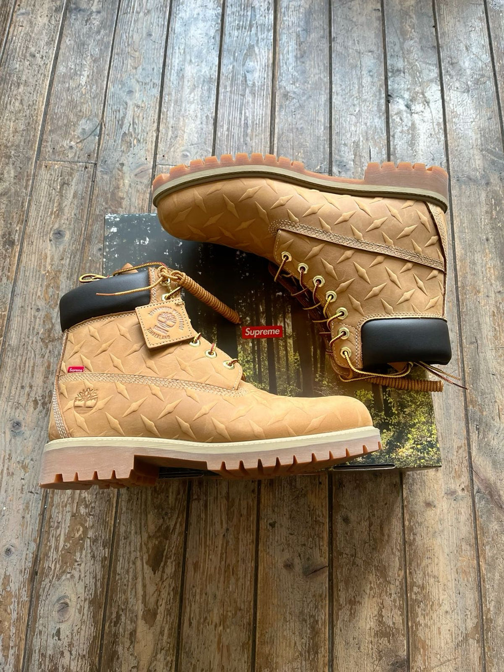 Supreme x Timberland 6-Inch Premium Waterproof Boot Embossed Diamond Plate Wheat