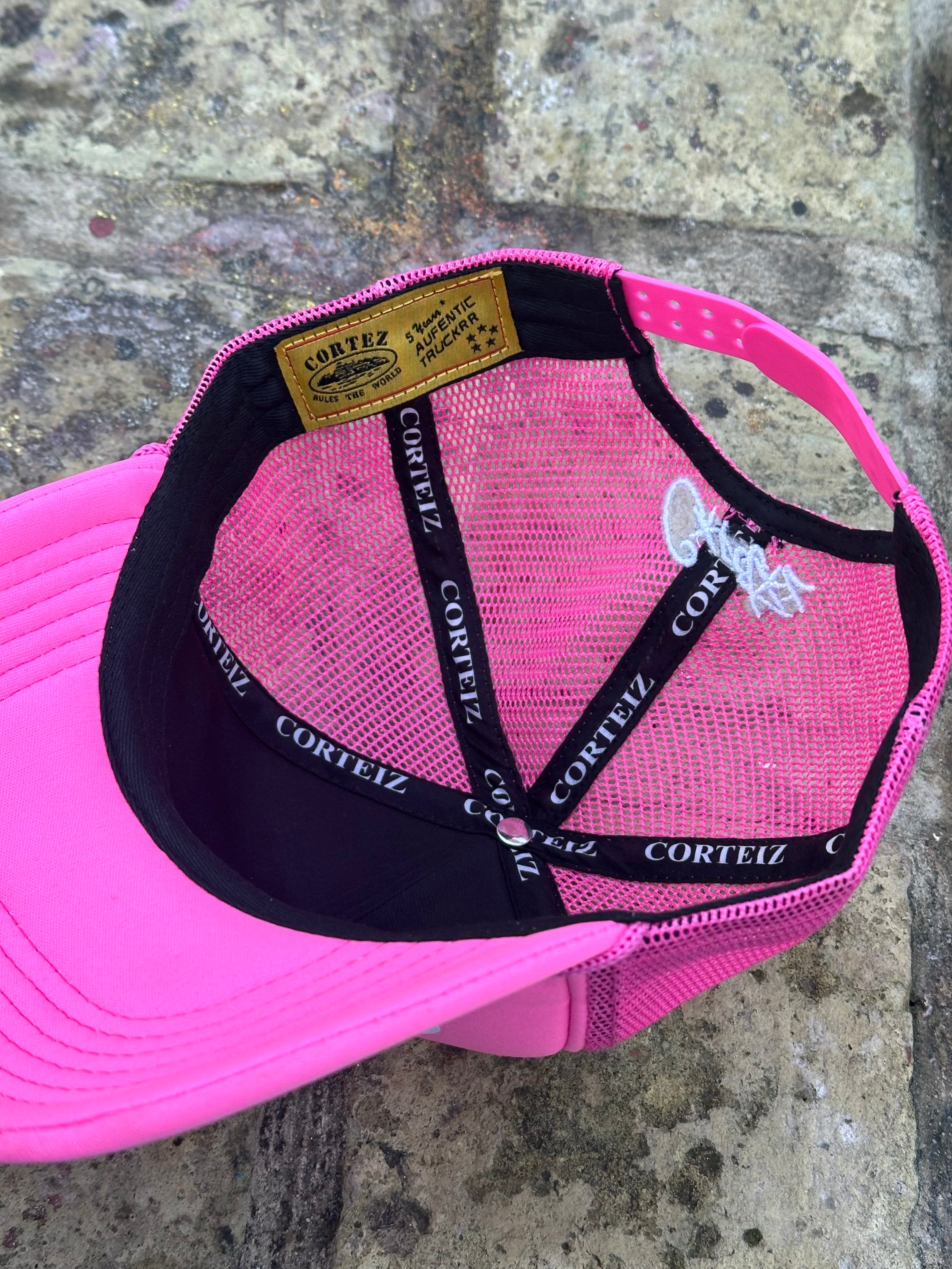 Corteiz Alcatraz Trucker Hat Pink – TIMELESS