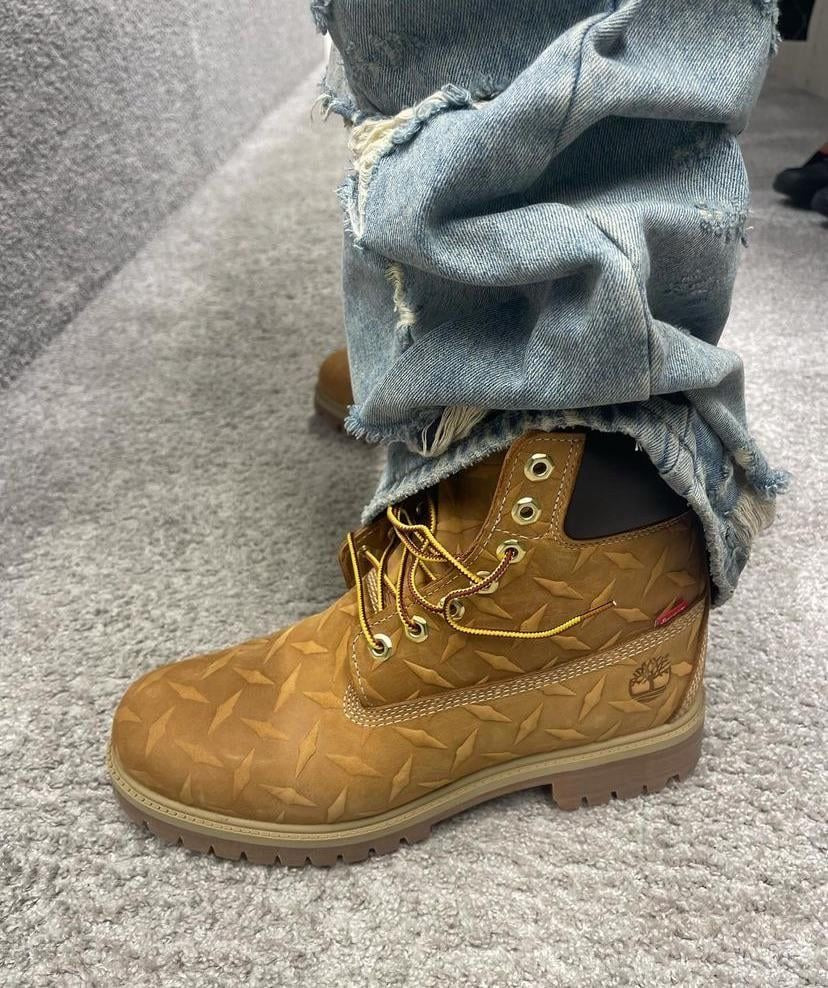 Supreme x Timberland 6-Inch Premium Waterproof Boot Embossed Diamond Plate Wheat