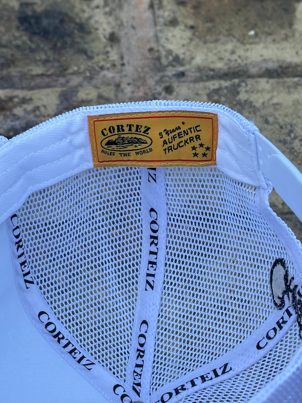 Corteiz 5 Starz Alcatraz trucker hat White